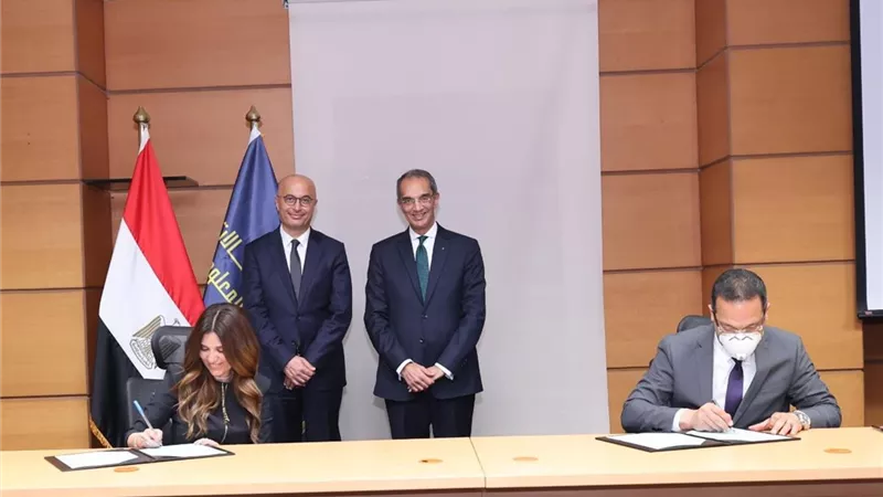 وزير الاتصالات يشهد توقيع مذكرتى تفاهم لبناء القدرات الرقمية بقرى 