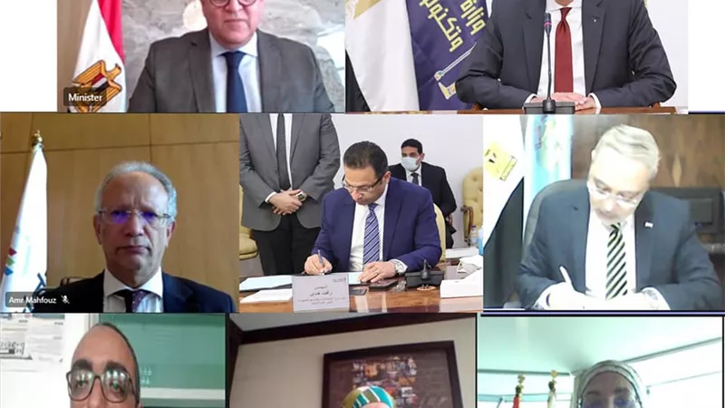 عبد الغفار وطلعت يشهدان توقيع بروتوكول لإنشاء مركز 