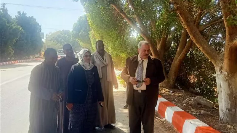 جولة مفاجئة للسكرتير العام فى مدينة قفط.. بالصور