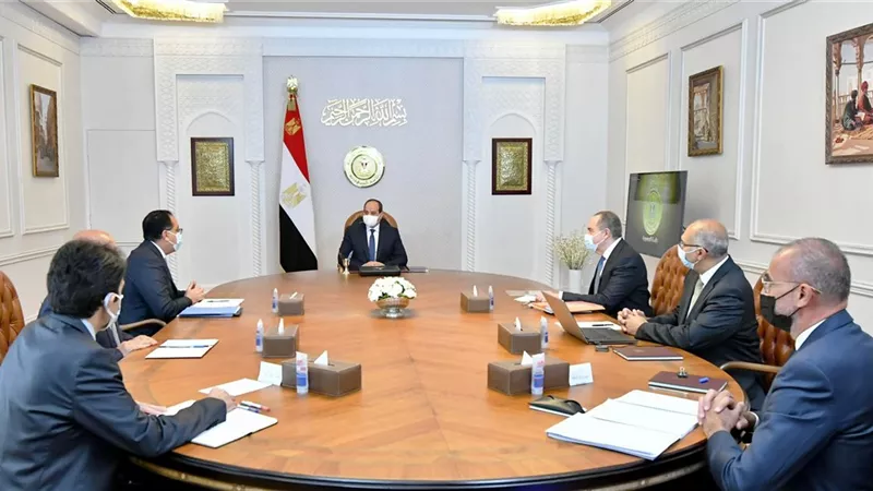 الرئيس السيسي يتابع الموقف التنفيذي لتوطين صناعة السيارات الكهربائية في مصر