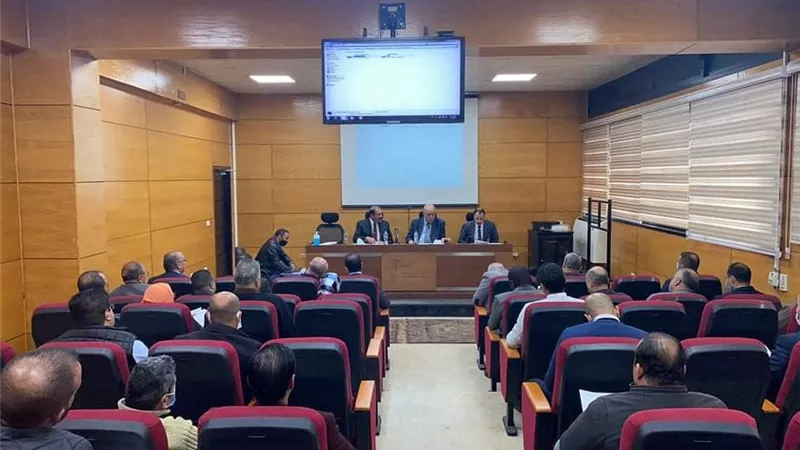 خلال اجتماع الجنة الدائمة للسلامة والصحة المهنية بمطار القاهرة