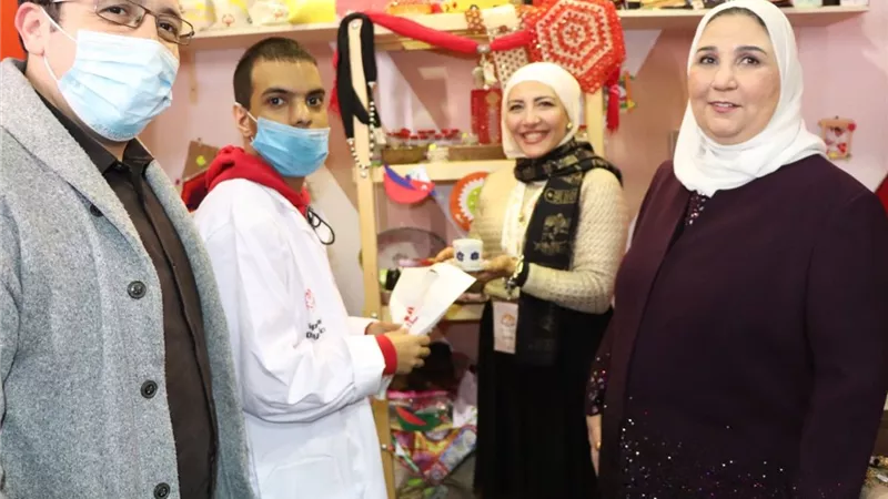 وزيرة التضامن تثني علي منتجات لاعبي الاولمبياد الخاص بمعرض ديارنا ٢٠٢٢
