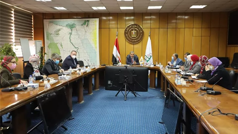 سعفان يبحث مع 