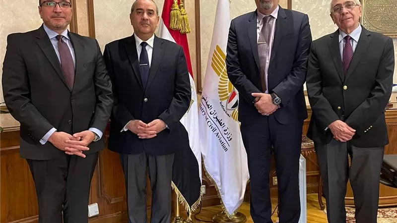وزير الطيران: تعزيز التعاون مع منظمة 