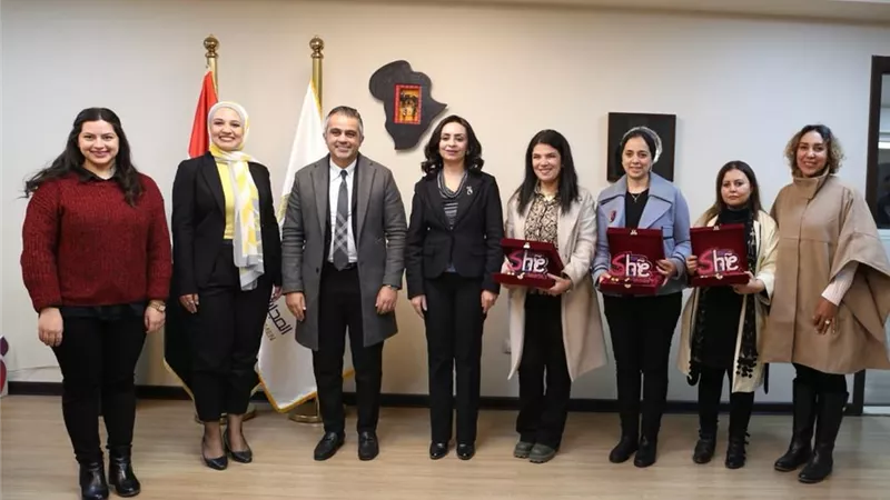 رئيسة المجلس القومي للمرأة تستقبل فريق عمل مؤسسة شباب القادة