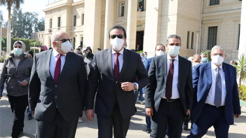 وزير التعليم العالي: إتاحة الجرعة المُعززة للتطعيم ضد فيروس كورونا بالجامعات