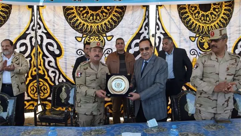 القوات المسلحة توزع كميات كبيرة من المواد الغذائية والبطاطين على الأسر الأكثر إحتياجاً بمدن شمال سيناء