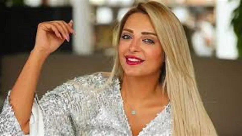 مى حلمى تكشف حقيقة خطبتها .. صور