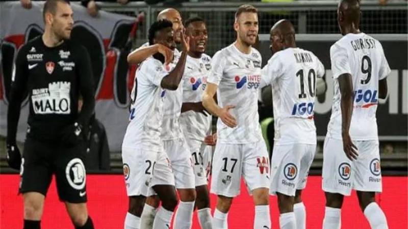 اميان الفرنسى يكشف موقفه من ضم نجم الاهلى