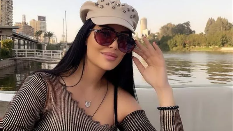 بكلمات رقيقة.. غنوة محمود تتألق على كورنيش النيل فى أحدث ظهور