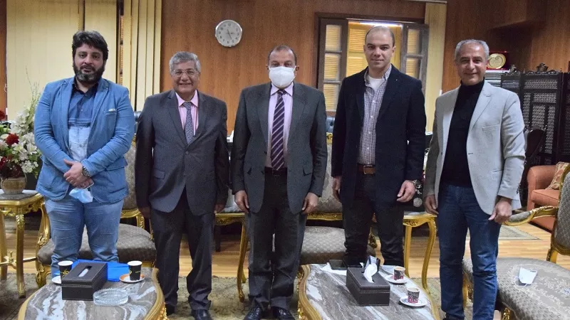 رئيس جامعة بني سويف يستقبل نقيب الأطباء ورئيس فرع التأمين الصحي