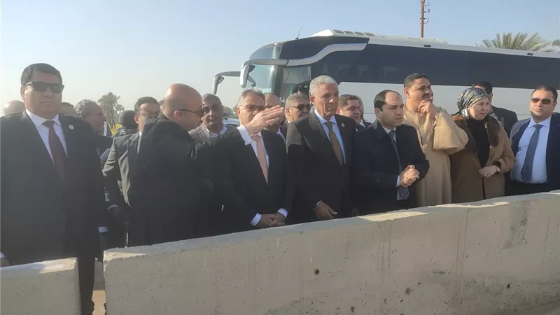 المحافظ ولجنة الإدارة المحلية بمجلس النواب يتفقدون مخر سيل سنور ببني سويف