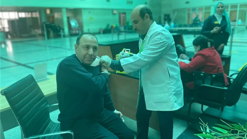 محافظ أسيوط يعلن تنظيم قوافل لتطعيم العاملين بمطار أسيوط الدولى