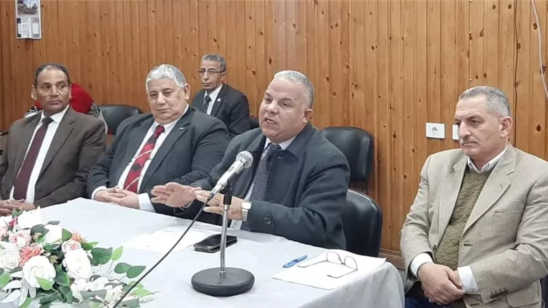 وكيل تعليم دمياط يحذر مدراء المدارس بالإلتزام بالإجراءات الإحترازية أو الإقالة