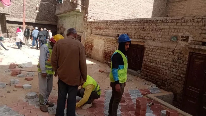 محافظ أسيوط: استكمال تزيين شوارع حي غرب ببلاط الانترلوك بمنطقة المجاهدين وعزبة الطرح