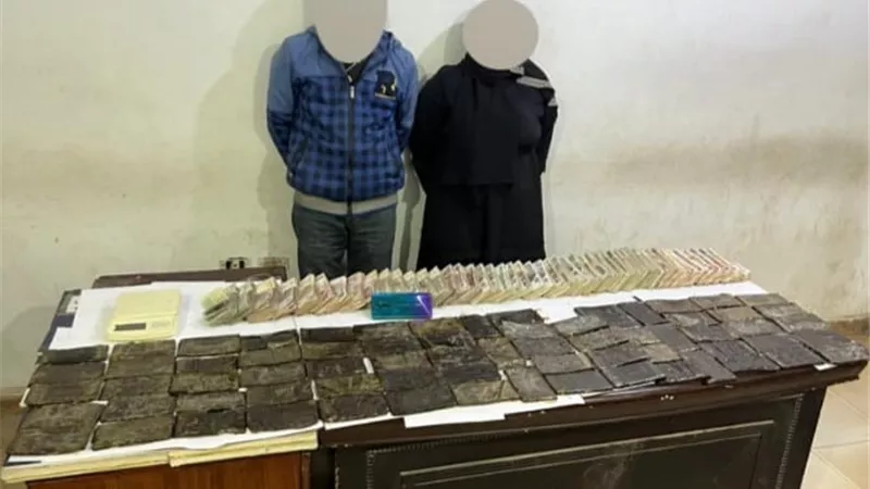 بـ 7 كيلو حشيش .. ضبط شخصين بتهمة الإتجار في المخدرات بالجيزة