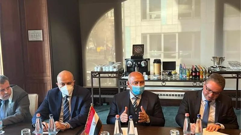 النقل يلتقي نائب رئيس شركة ترانسماش هولدنج لمتابعة توريد صفقة 1300 عربة سكة حديد جديدة