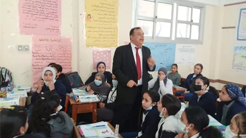 مستشار الرياضيات بوزارة التعليم يفاجئ مدارس دمياط ويشيد بتفعيل المنظومه التعليمية