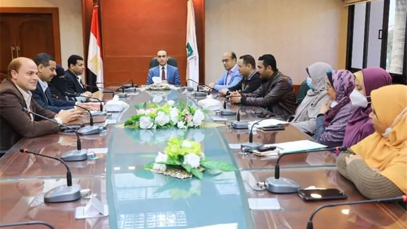 نائب محافظ سوهاج يعقد اجتماعا بأعضاء فريق مبادرة 