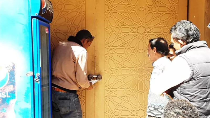 غلق 5 محلات بالسوق السياحى باسوان لمخالفتها خط التنظيم