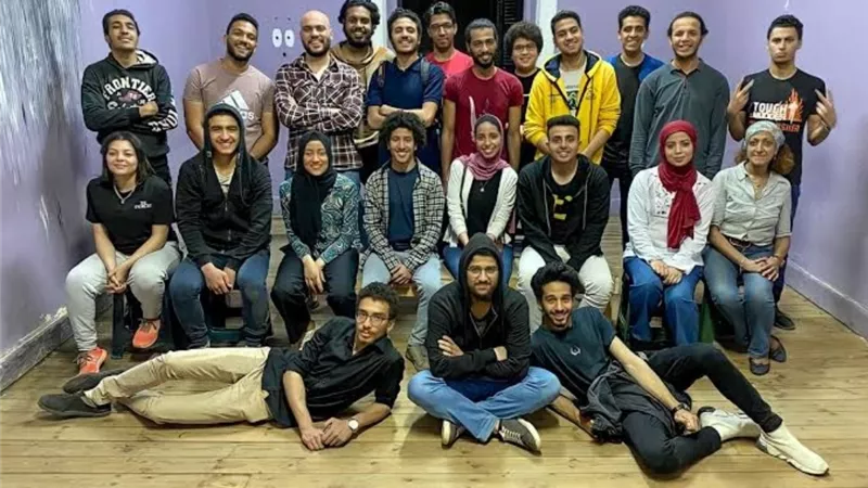 تياترو مترو.. شباب يقدمون عروضا مسرحية داخل مترو الأنفاق.. فيديو