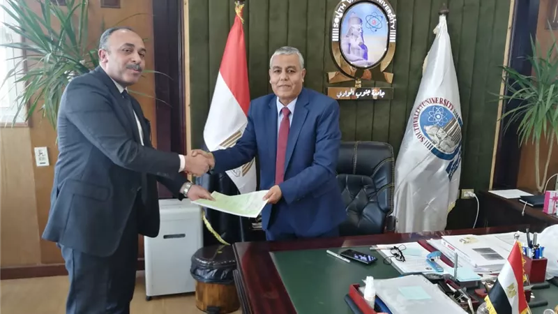 550 ألف جنيه مساعدات من بنك فيصل الإسلامى للطلاب غير القادرين بجامعة جنوب الوادى