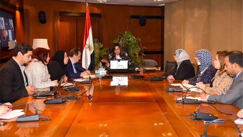 السفيرة نبيلة مكرم: القيادة السياسية تؤكد على التعاون حتى إجلاء أبنائنا في أوكرانيا بسلامة