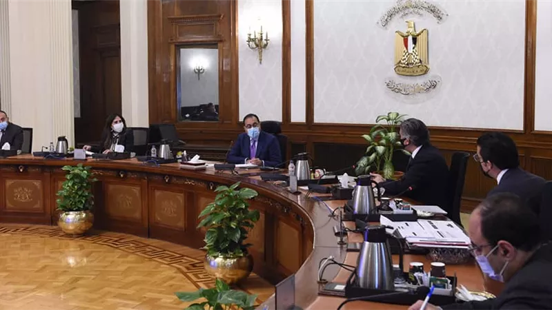 رئيس الوزراء يستعرض عدداً من مقترحات مشروعات الهيدروجين الأخضر وتحلية المياه ومعالجة الصرف الصحى