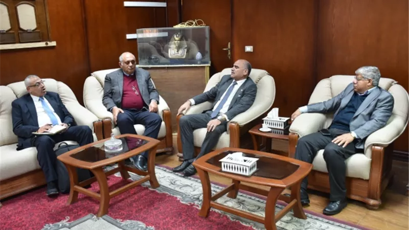 جامعة الأقصر وشركة مصر للأسمنت يبحثان تنفيذ إنشاءات جامعية جديدة