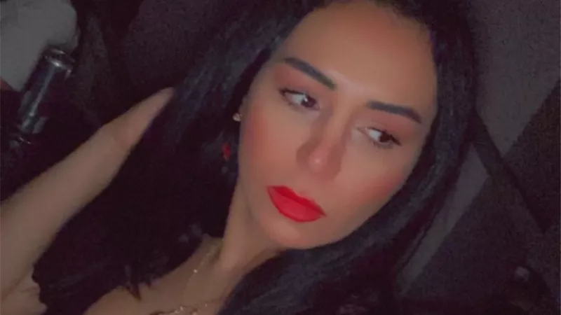 إيناس شيحة تطلب الدعاء لوالدتها