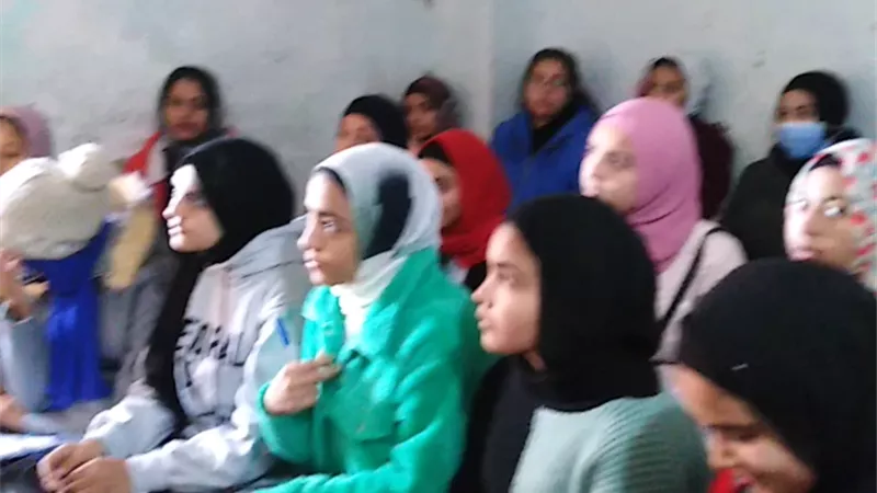 تعليم السويس يرفع راية الطالب ويغلق سنتر للدروس الخصوصية