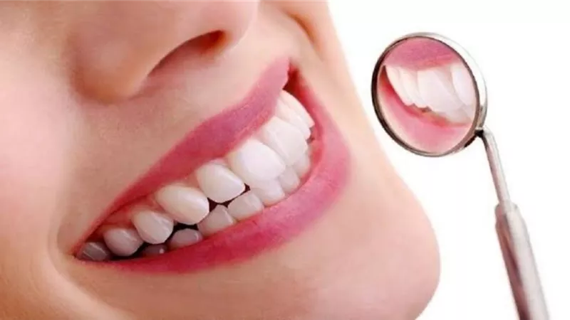 ١٠ أسباب لاصفرار الأسنان ..انفوجراف