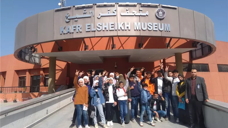 تركيب لوحات إرشادية بلغة الإشارة بمتحف كفر الشيخ لخدمة ذوي الهمم ورحلات مدرسية للتعرف على محتوياته