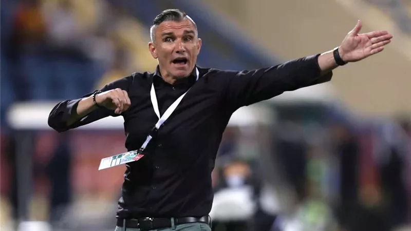 ماذا قال كارتيرون للاعبى الزمالك لحظة وداعهم ..فيديو