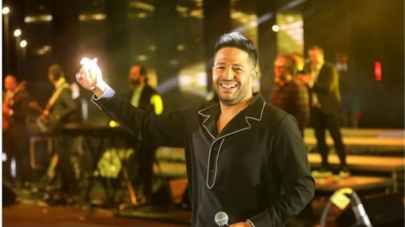 شاهد.. حماقي يشارك جمهوره بصور له من حفله في الكويت
