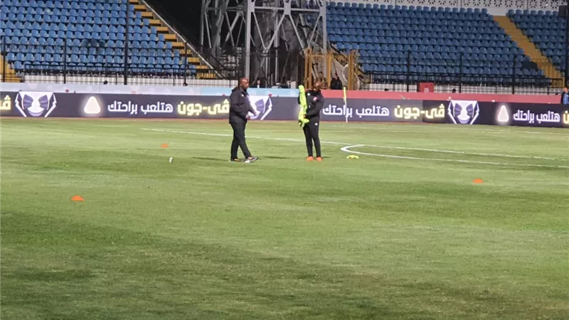 موسيمانى يعاين ملعب مباراة فاركو.. ويتلقى تحية الجماهير