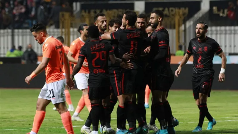 الأهلى يُنهى الشوط الأول متقدمًا على فاركو 3 / 1.. فيديو