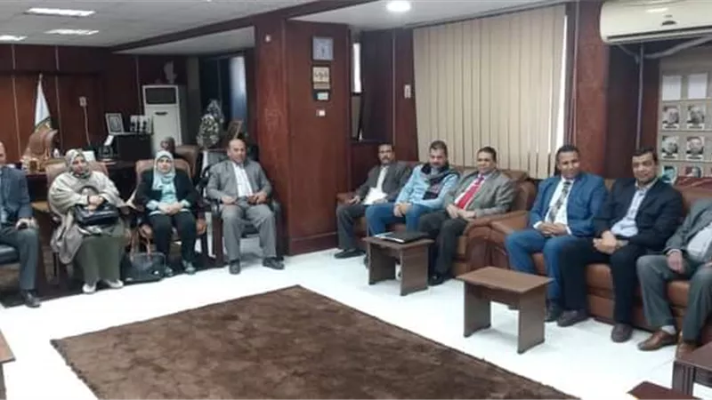وكيل التعليم بسوهاج يتابع انتظام العملية الدراسيةمع مديري الإدارات التعليمية ..صور