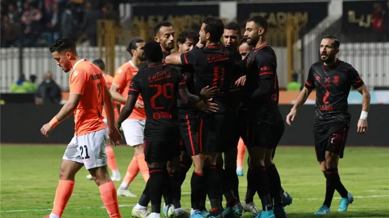 الأهلى يمطر شباك فاركو برباعية ويتربع على قمة الدورى