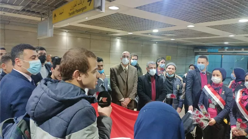طائرة مصرية خاصة تصل القاهرة من رومانيا بالمصريين العالقين بسبب الحرب الروسية الاوكرانية