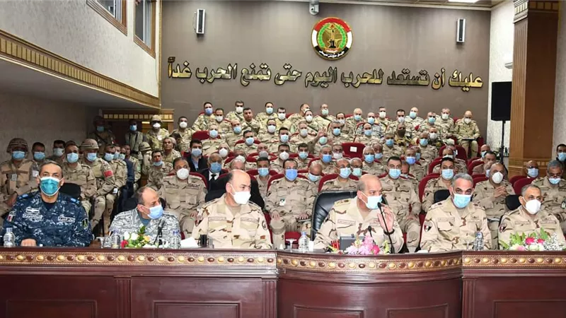 وزير الدفاع يشهد المرحلة الرئيسية لمشروع مراكز القيادة التعبوى 
