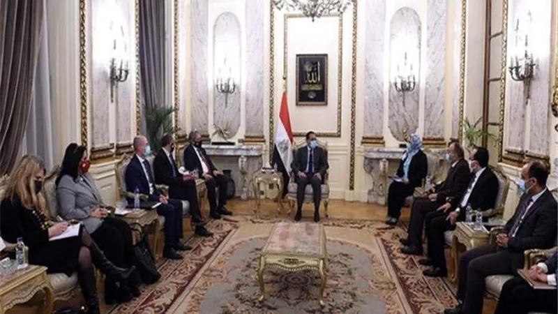 رئيس الوزراء: نرحب باستضافة مقر إقليمي للاتحاد الدولي لجمعيات الصليب الأحمر والهلال الأحمر