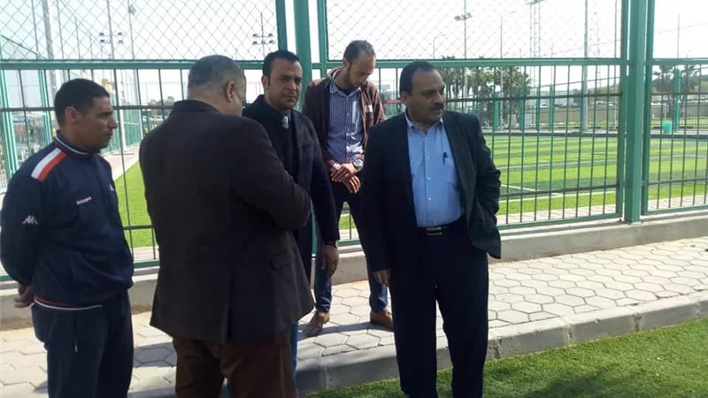 نائب رئيس جامعة بنها لشئون التعليم والطلاب يتفقد الملاعب الرياضية وحمام السباحة
