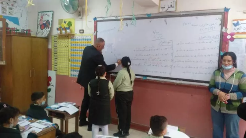 وكيل ادارة الخصوص يتابع انتظام الدراسة بمدرستين للتعليم المجتمعى