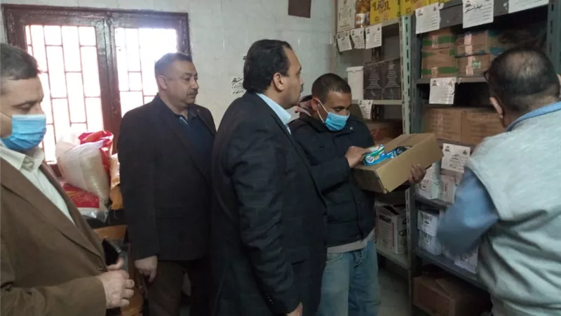 نائب رئيس جامعة بنها يتفقد مخازن الأغذية وتطبيق الاجراءات الاحترازية بالمدينة الجامعية بطوخ