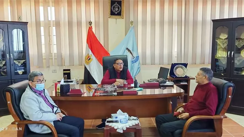 رئيس غارب يعقد اجتماع لجميع المرافق لتنسيق الاعمال لبدء تركيب الانترلوك بشوارع منطقة الصحراويه