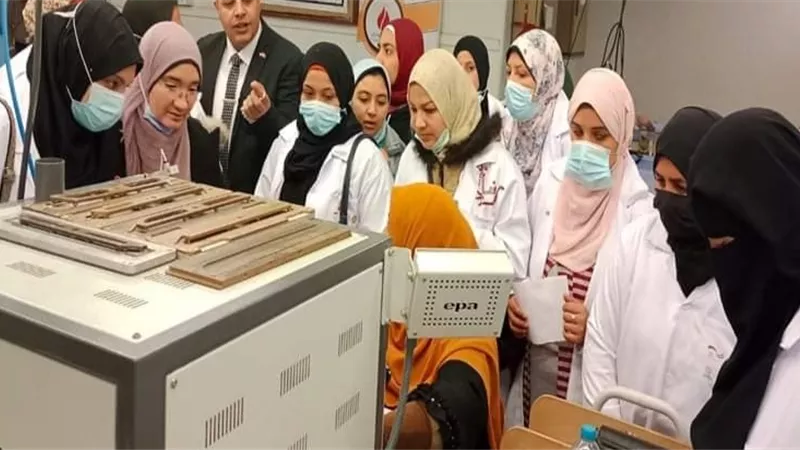 القوى العاملة: 28 متدربة فى زياره لخطوط الإنتاج بشركة الملابس الجاهزة ببنى سويف