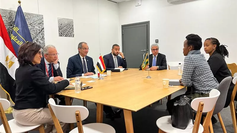وزير الاتصالات يلتقى الرئيس التنفيذى لشركة سيسكو العالمية