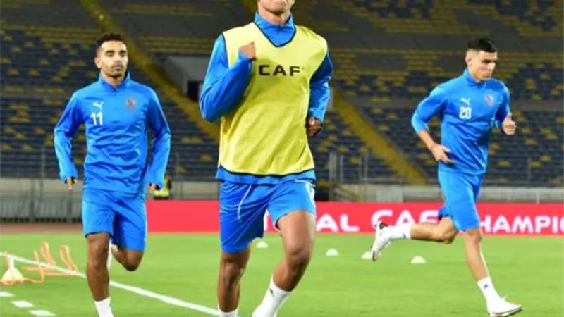 لاعبو الزمالك يجرون عمليات الإحماء استعدادا لمواجهة فيوتشر.. شاهد