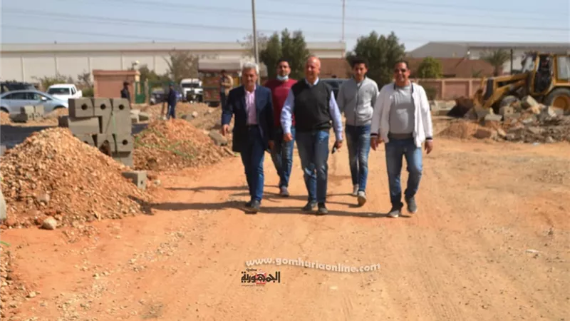 رئيس جهاز العاشر من رمضان يتفقد اعمال تطوير ورفع كفائة الطرق فى المناطق الصناعية